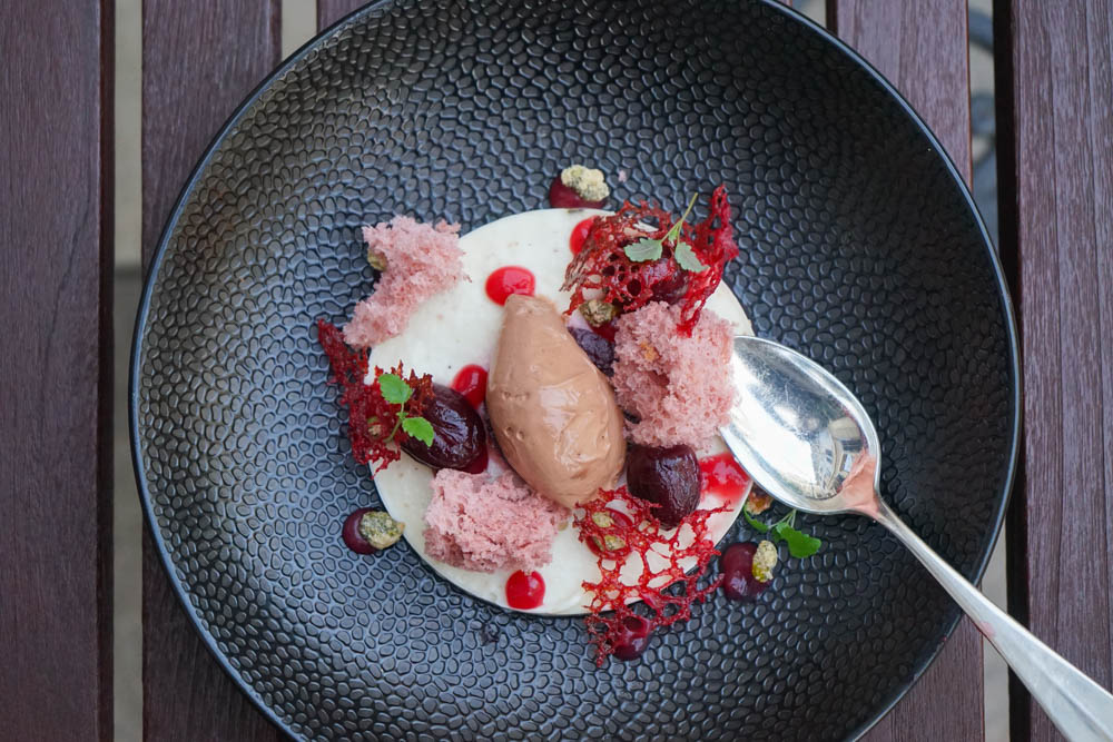 Restaurant Florhof, Zürich -Panna Cotta, Buttermilch, Tonkabohne, Schokolade und Kirsche