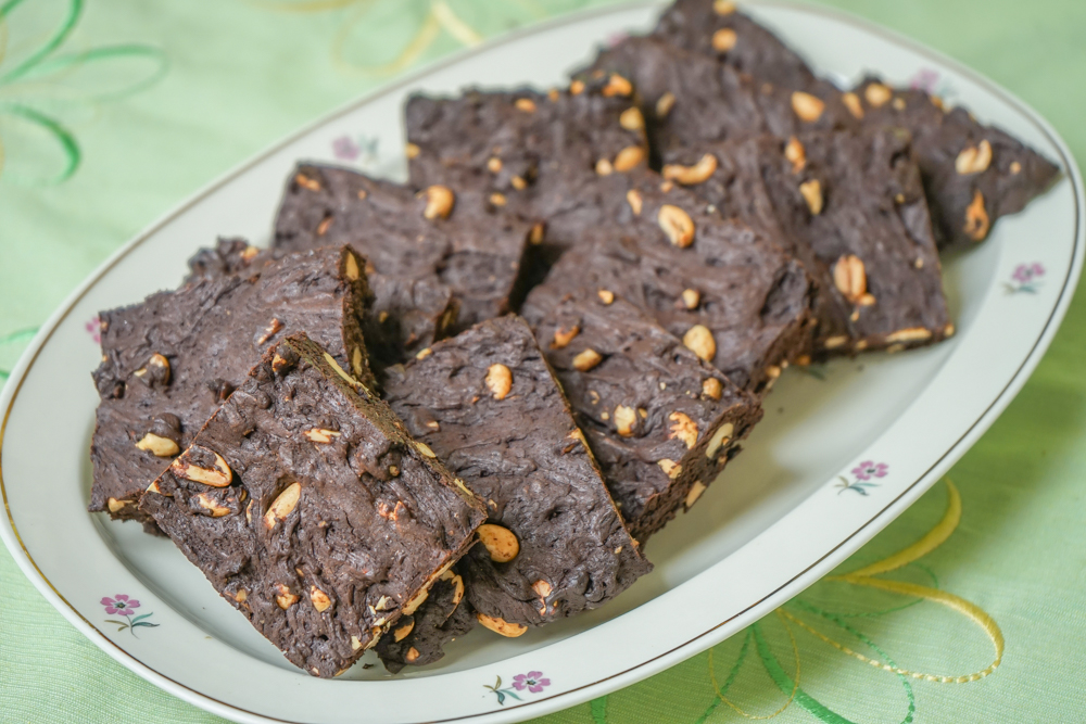 Schoko-Brownies mit gesalzenen Erdnüssen 4