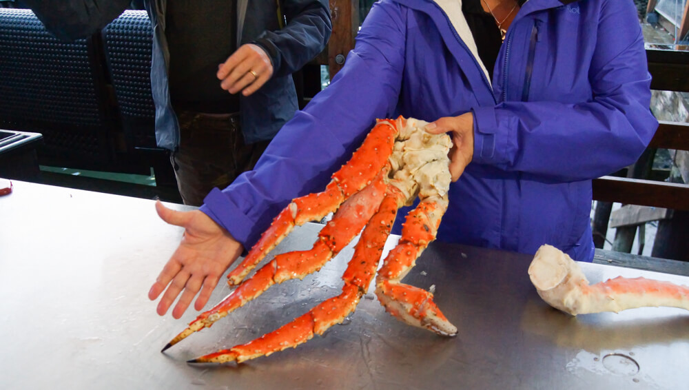 Tracy’s King Crab Shack, Juneau - Königskrabbe und Armlänge