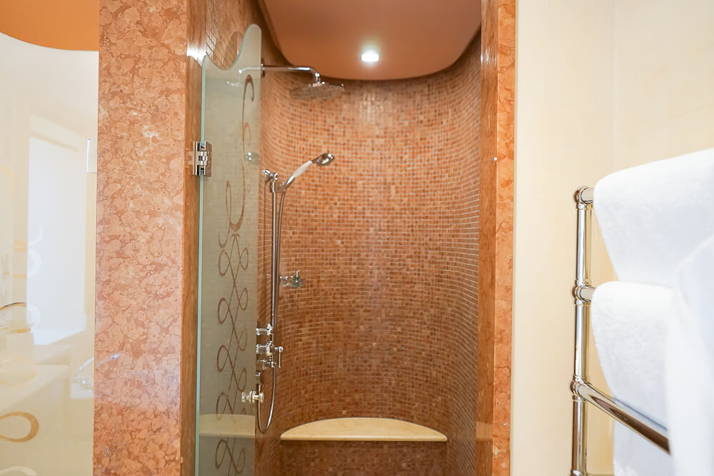 Carlton Hotel St.Moritz - Blick zur Dusche