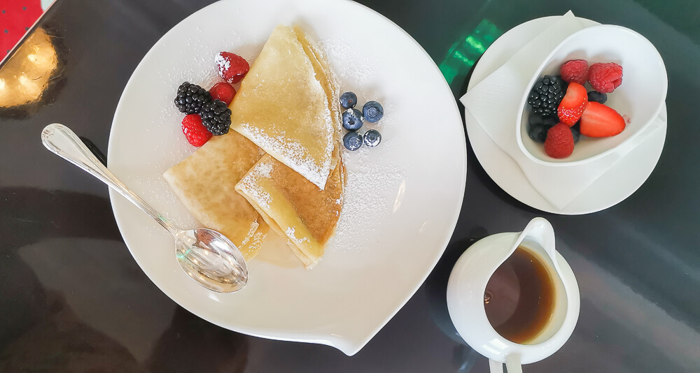 Carlton Hotel St.Moritz - Crepes zum Frühstück
