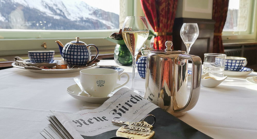 Carlton Hotel St.Moritz - Frühstück mit Bergblick