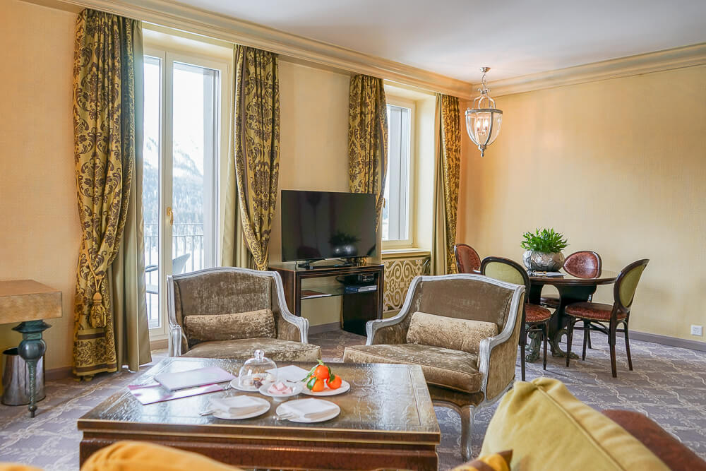 Carlton Hotel St.Moritz - Sitzecke zur Terrasse