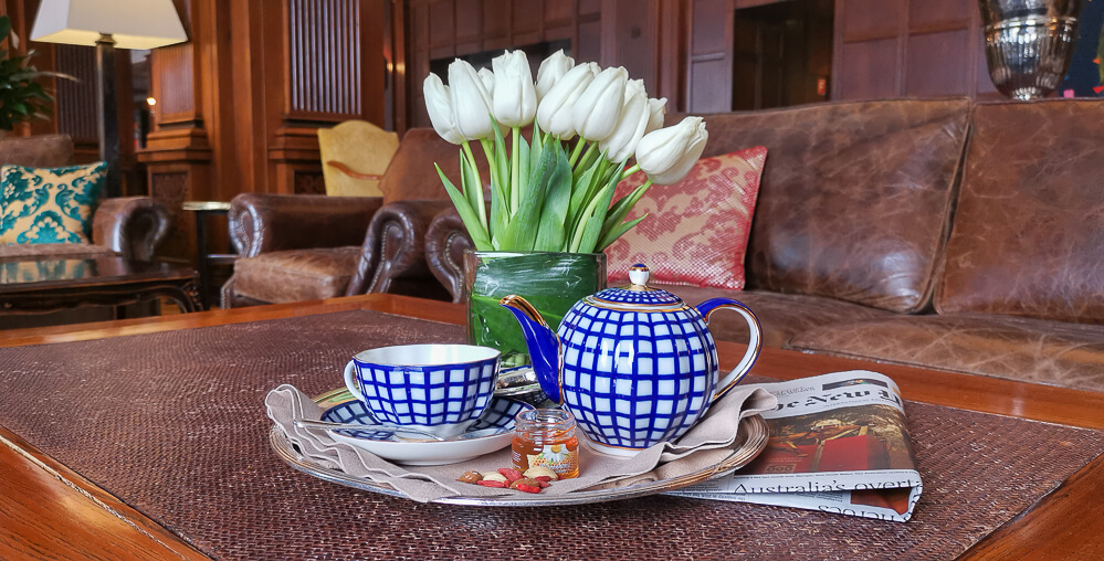 Carlton Hotel St.Moritz - Tee in der Lobby