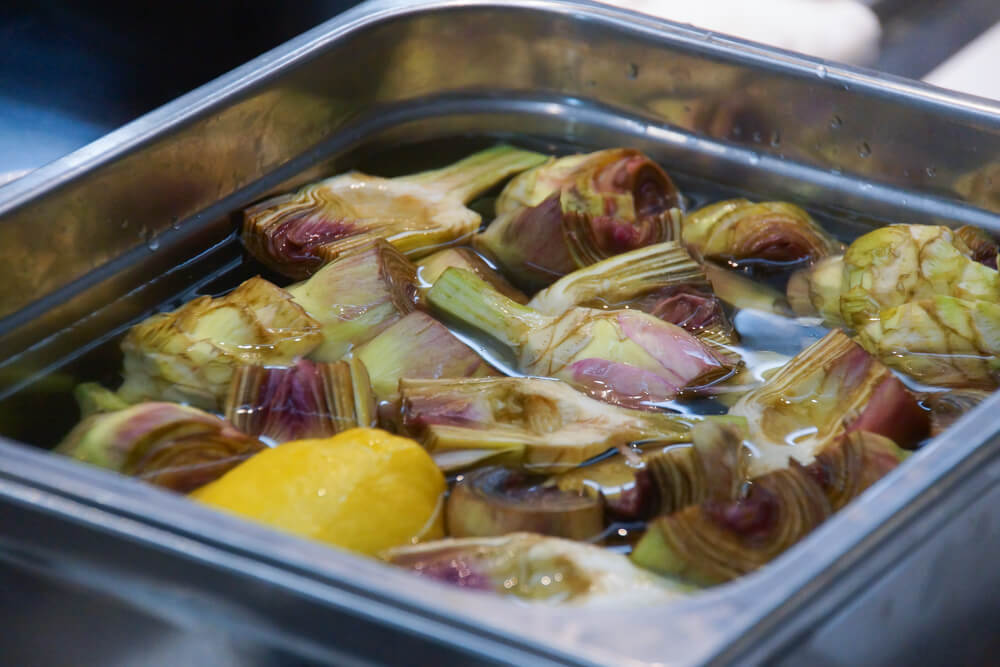 École de Cuisine Ducasse, Paris - Artichoken in Zitronenwasser einlegen