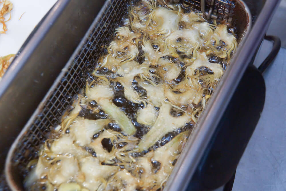 École de Cuisine Ducasse, Paris - Artischocken frittieren