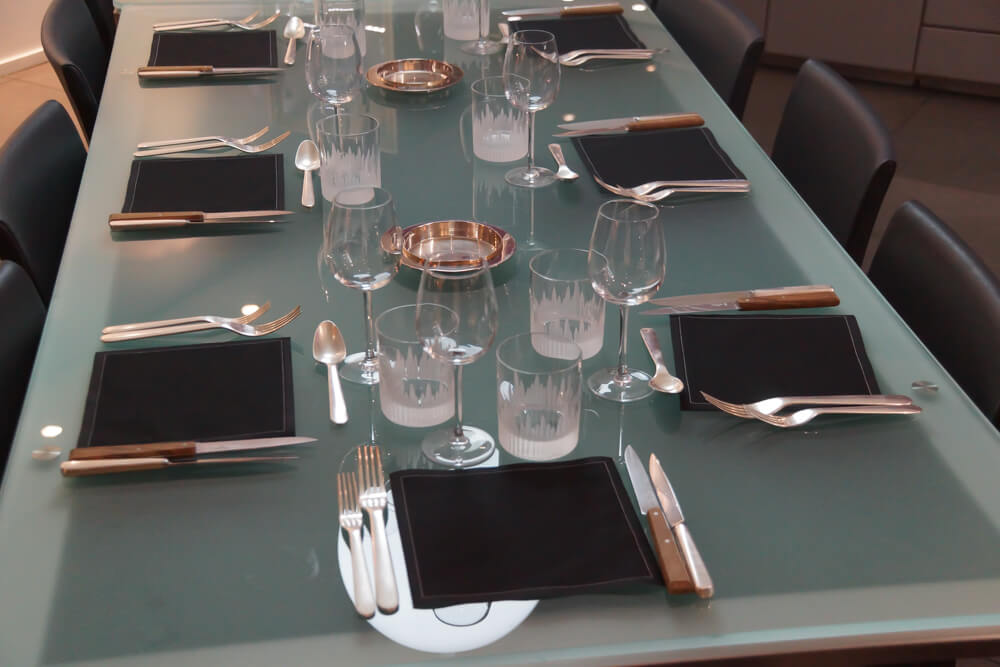 École de Cuisine Ducasse, Paris - fein gedeckter Tisch