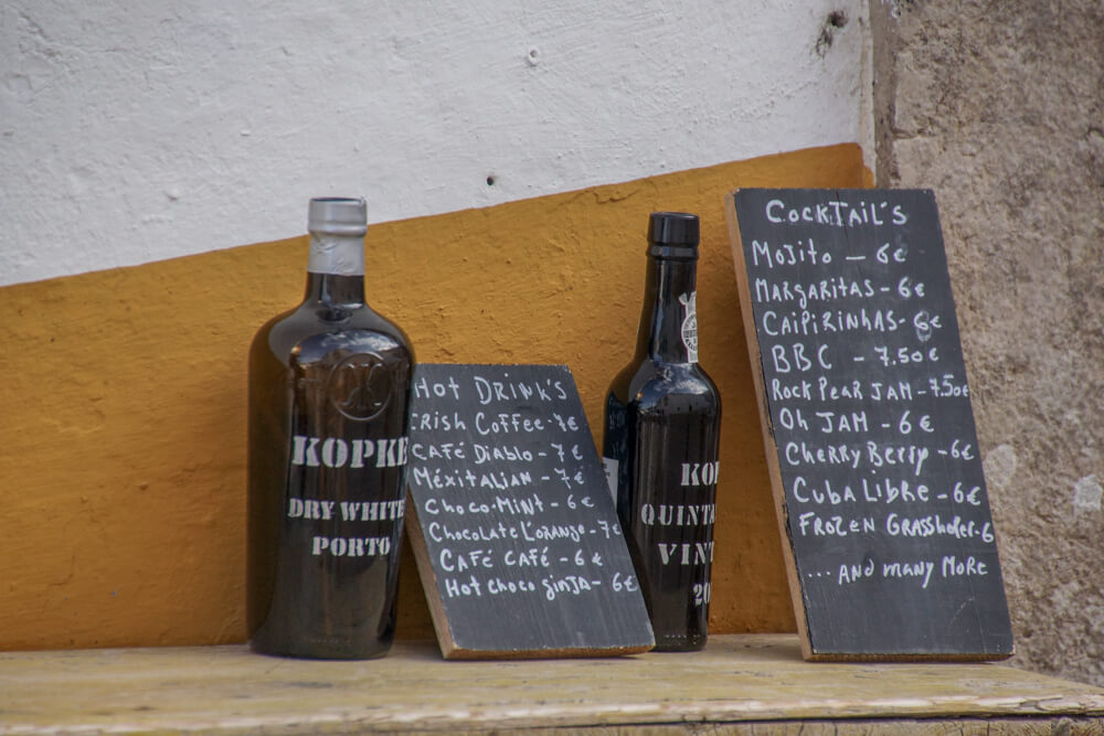 Óbidos, Portugal - Getränkekarte eines Restaurants