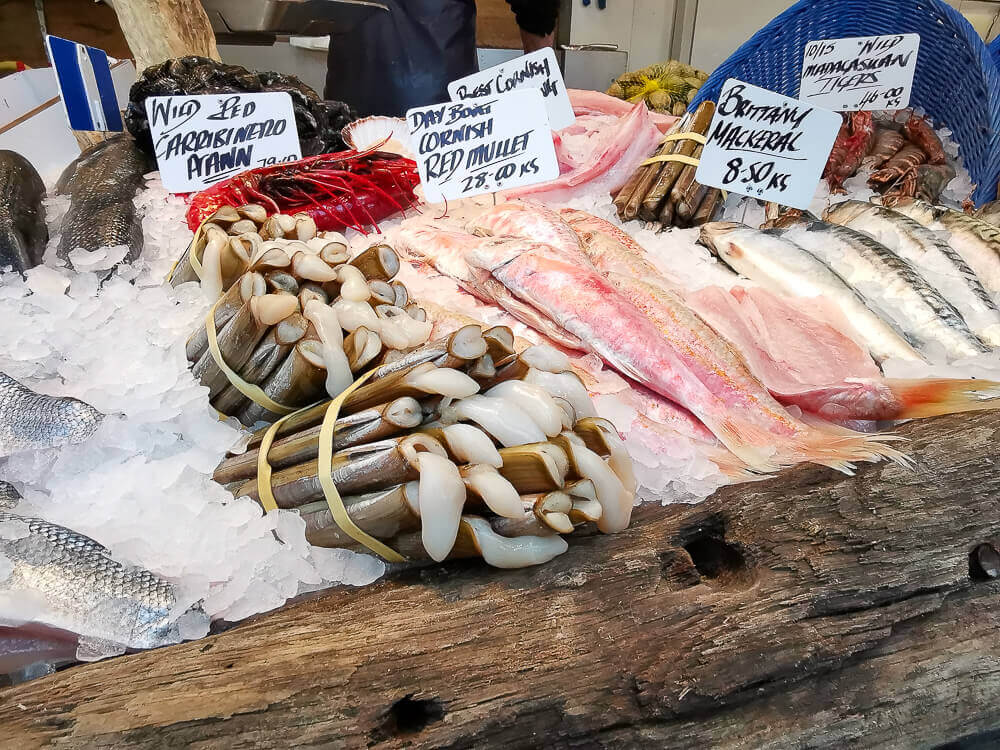 Borough Market, London - Stabmuscheln und Fisch