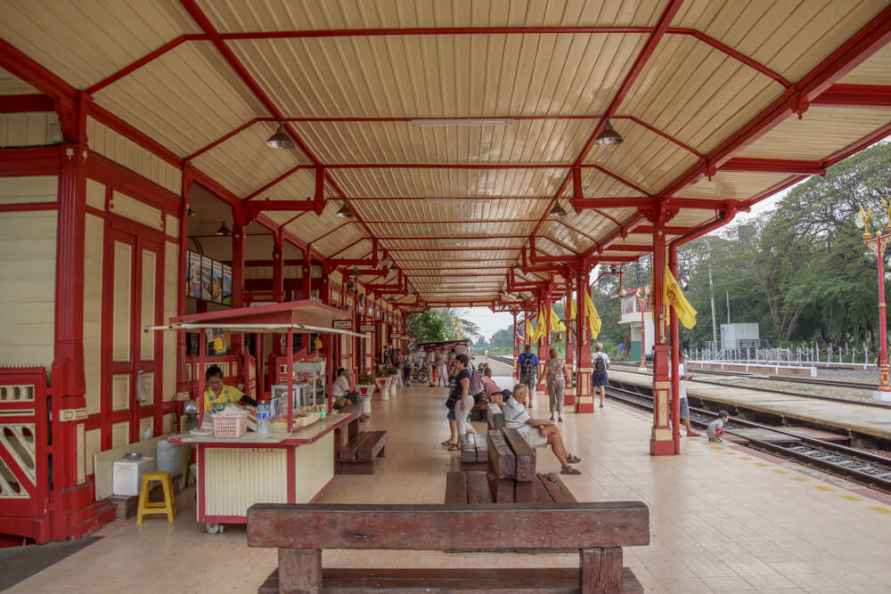 Hua Hin Bahnhof, Thailand - Bahnsteig