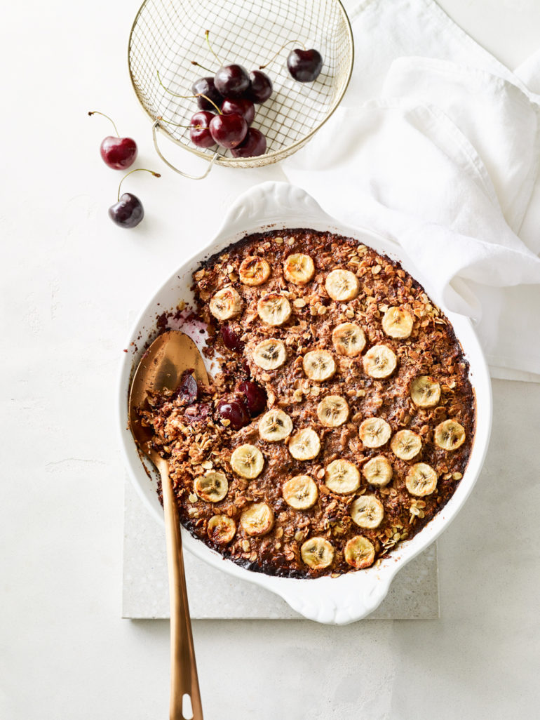 Gebackenes Müsli mit Sauerkirschen