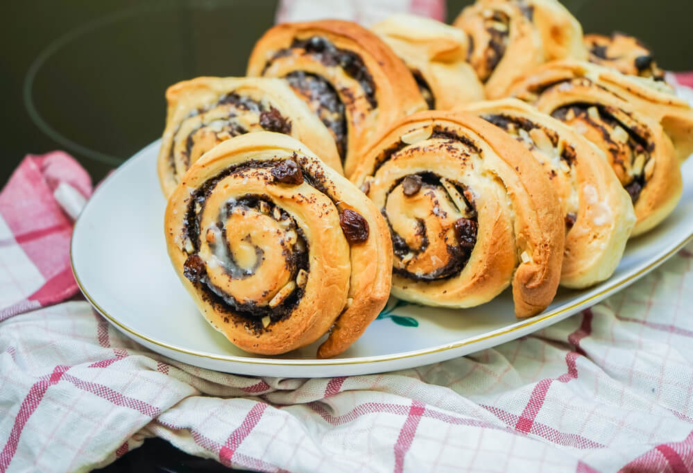 Rosinen-Mohn Schnecken mit Mandelsplittern