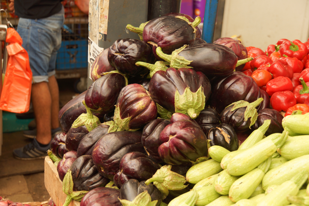 Ramla Market, Israel - üppige Auberginen