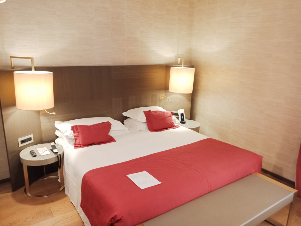 Rosa Grand Milano Hotel - Bett