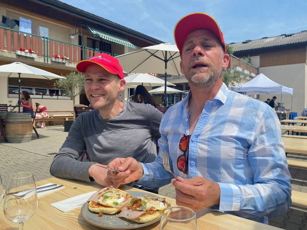 E-Bike Tour, Wein tasting Genf - Guides beim Essen