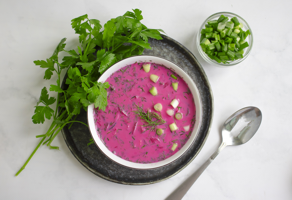 Gesunder Genuss - Erfrischende Kalte Rote Beete Suppe mit Lauch &amp; Dill