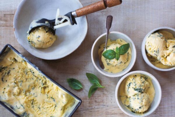 Gelato al lime e basilico - Fruchtig, erfrischendes Limetten-Basilikum ...
