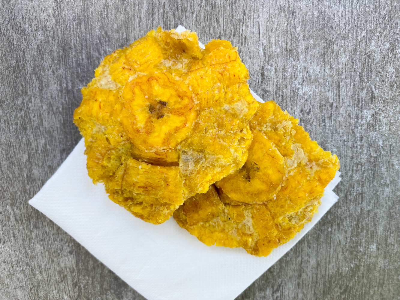 Tostones - Delikate, frittierte Kochbananen mit aromatischem Karibik ...